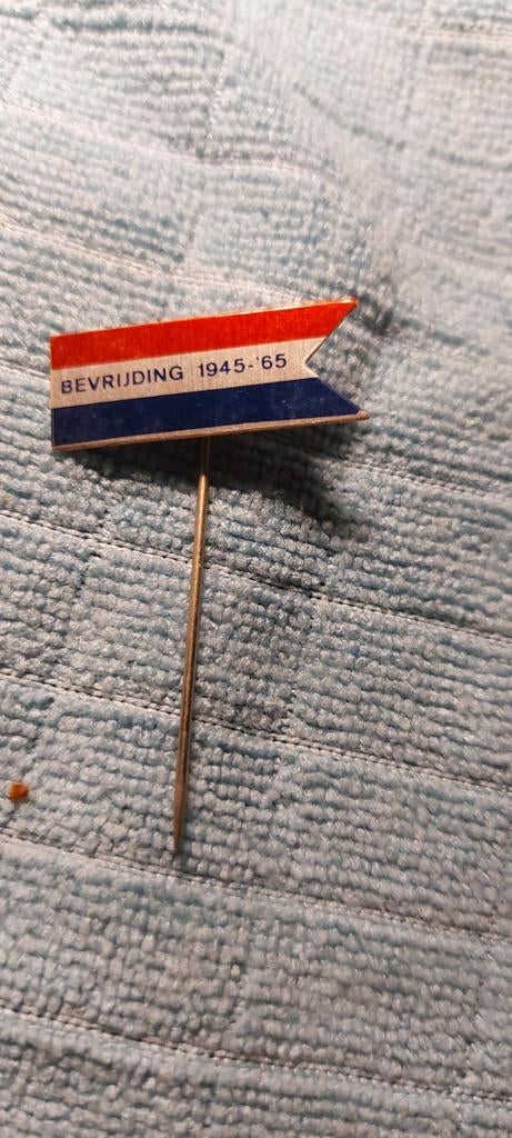 Bevrijding 1945-1965 Speldje - Nederlandse Vlag, Ophalen of Verzenden