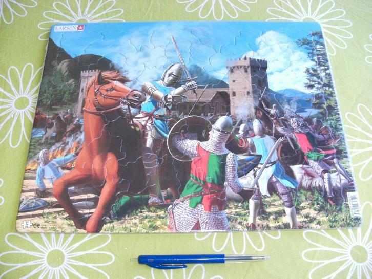 Nieuw in seal: Larsen puzzel Ridders 2 - Circa 70 stukjes, Kinderen en Baby's, Speelgoed | Kinderpuzzels, Nieuw, 6 jaar of ouder