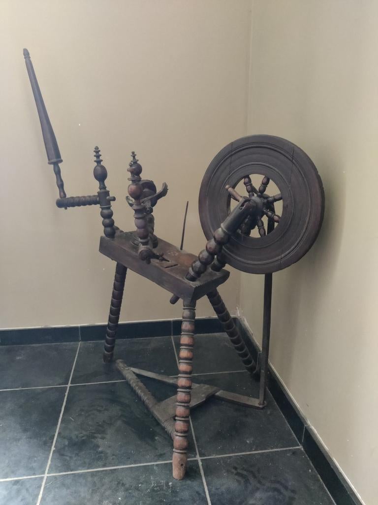 Antiek spinnewiel, Ophalen