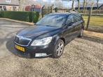 Schadeauto Skoda Octavia 1.2TSI Combi 2011Zwart, Auto's, Voorwielaandrijving, Stof, 4 cilinders, Zwart
