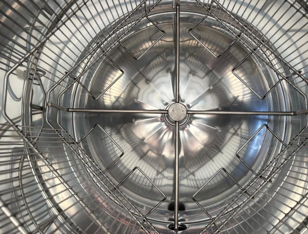 Logar Honingslinger, Bijen