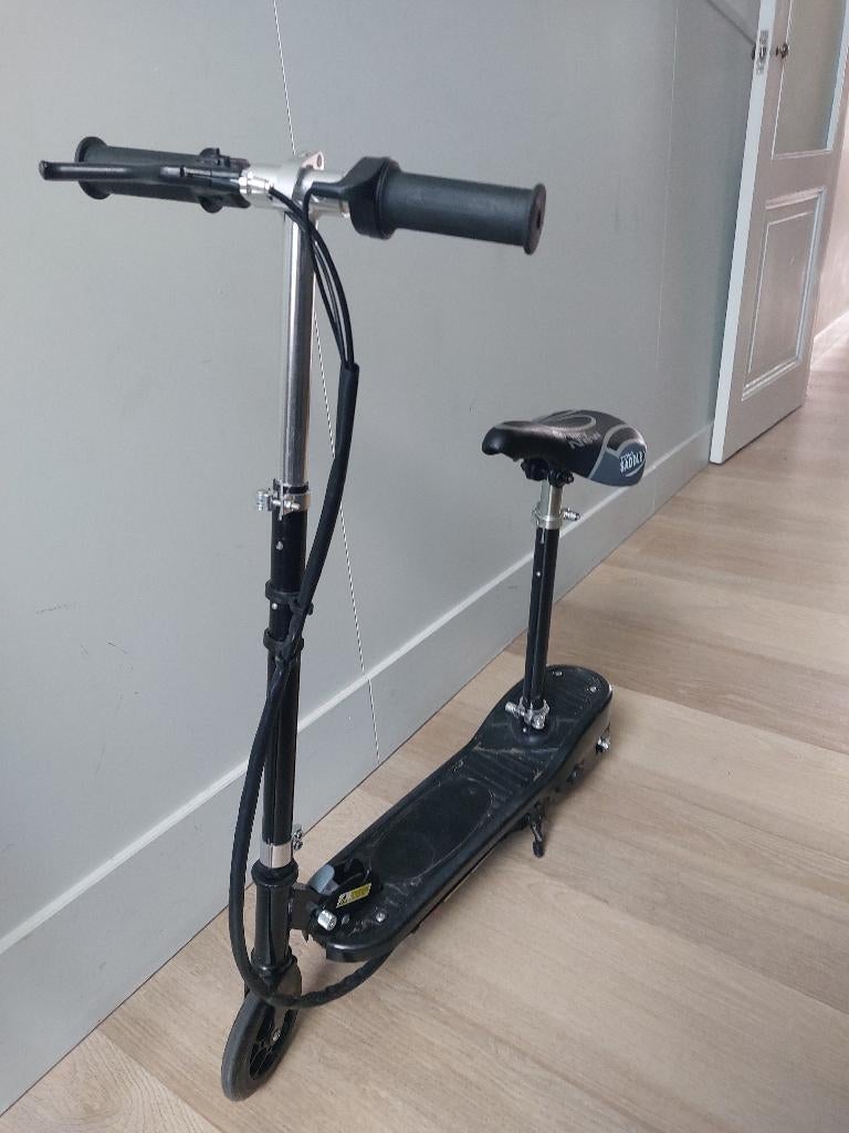 Mooie electrische kinder step van Blumill, Fietsen en Brommers, Steps, Ophalen, Zo goed als nieuw, Elektrische step (E-scooter)