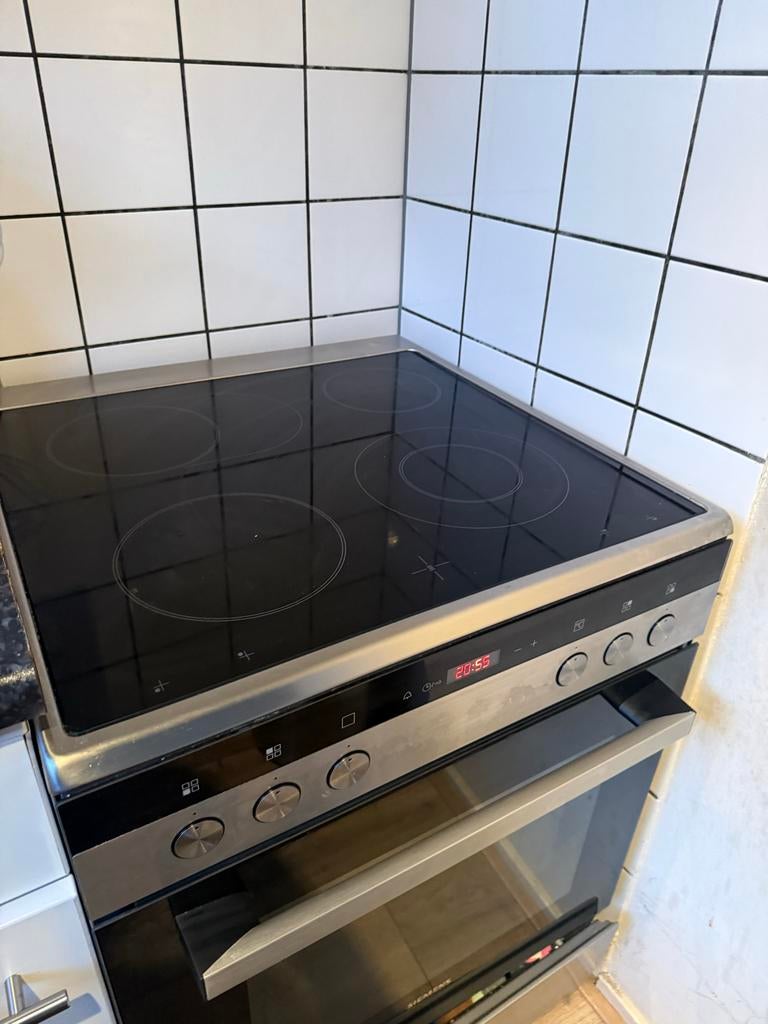 Siemens iQ300 Vrijstaand Elektrisch Fornuis Inox, Witgoed en Apparatuur, Fornuizen, Ophalen, Gebruikt, Hete lucht, 4 kookzones