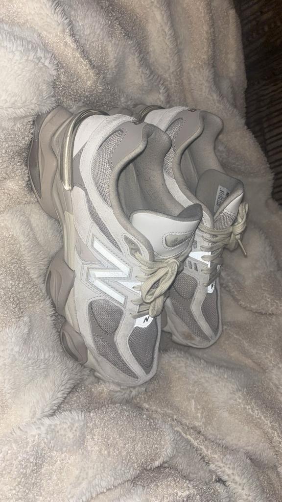 New Balance 9060 wit, Ophalen, Zo goed als nieuw, Wit