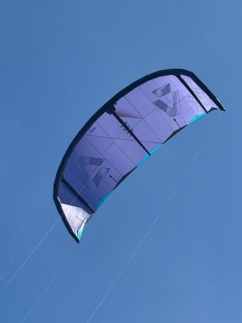 DUOTONE KiTEs - Bars - Boards - Foils - WiNGs, Watersport en Boten, Kitesurfen, Ophalen, Twintip, 10 m², Zo goed als nieuw