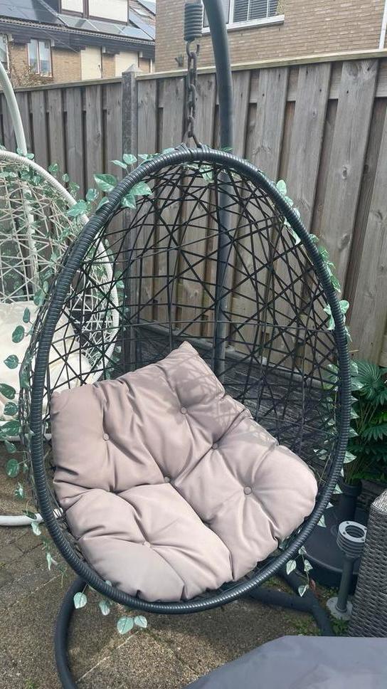 Hangstoel Wicker Zwart of wit met Kussens, Tuin en Terras, Ophalen, Zo goed als nieuw