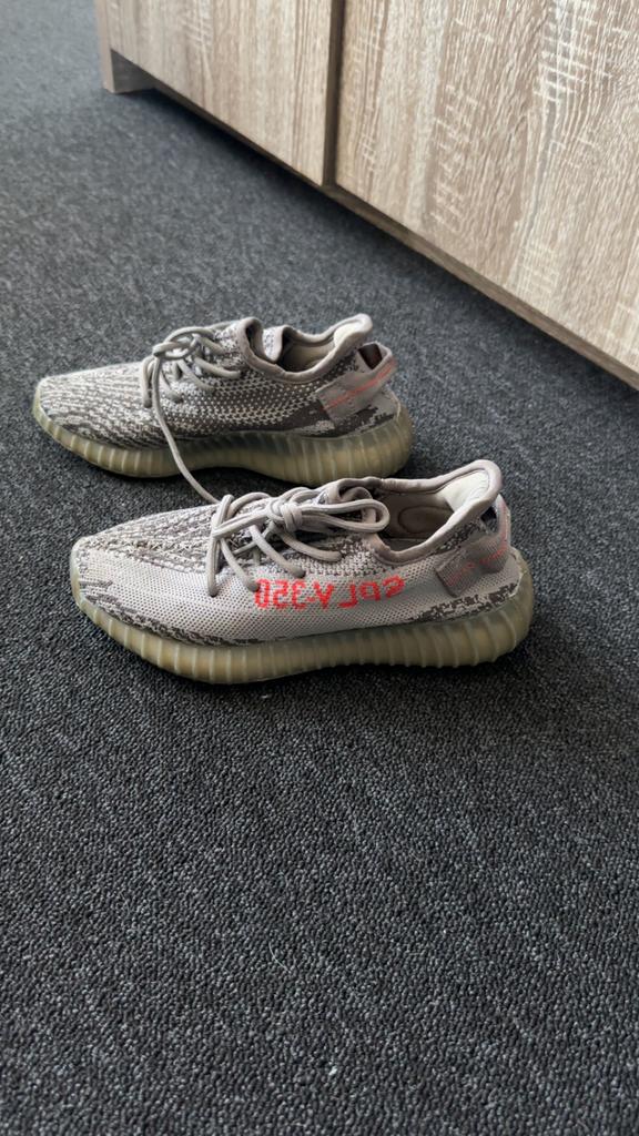 Adidas Yeezy Boost 350 V2 Beluga 2.0, Kleding | Dames, Ophalen of Verzenden, Gedragen, Grijs, Sneakers of Gympen