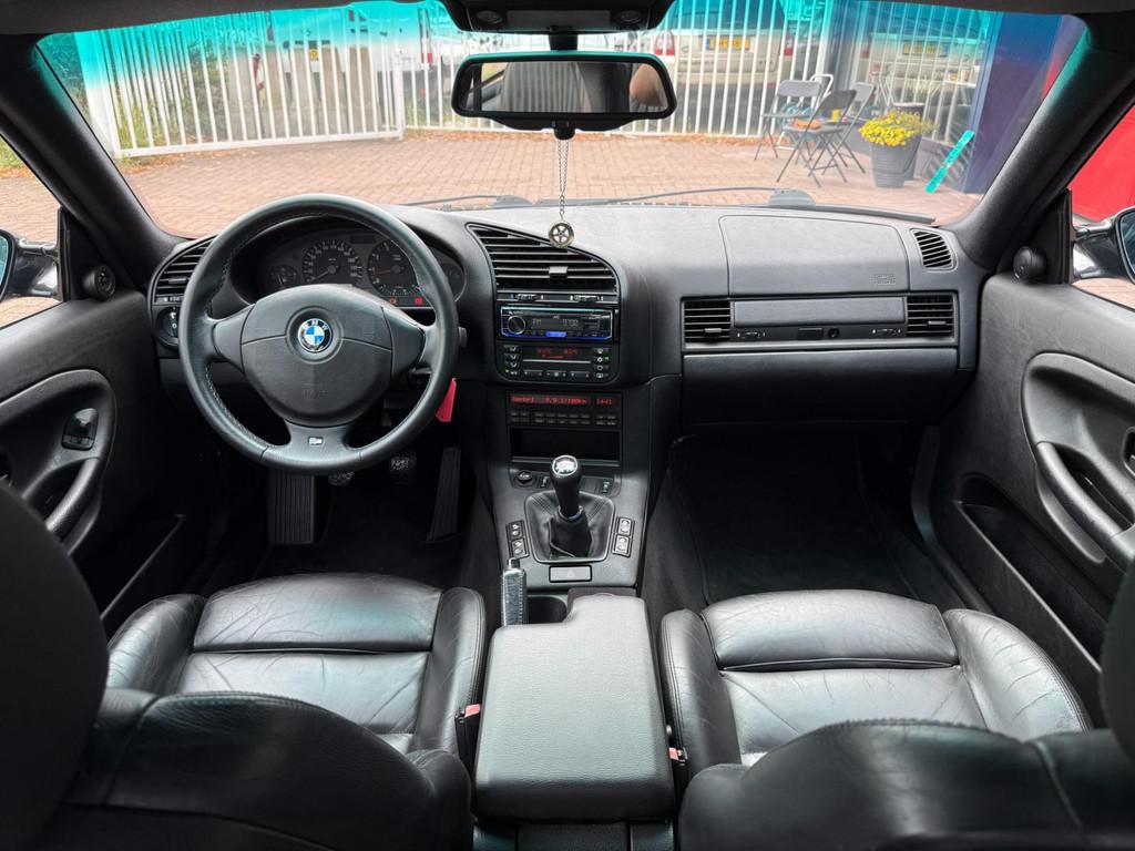 BMW 3-serie Coupé 323i M-Pakket | Dakraam | Airride | VOL, Euro 2, Achterwielaandrijving, Gebruikt, 2494 cc