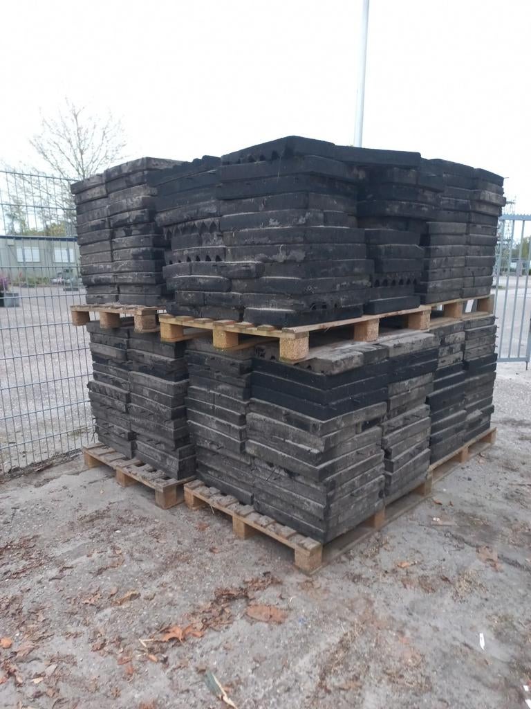 Rubbertegels vochtdoorlaten stalmatten, Tuin en Terras, Palen, Balken en Planken, Ophalen, Nieuw, 250 cm of meer, Planken