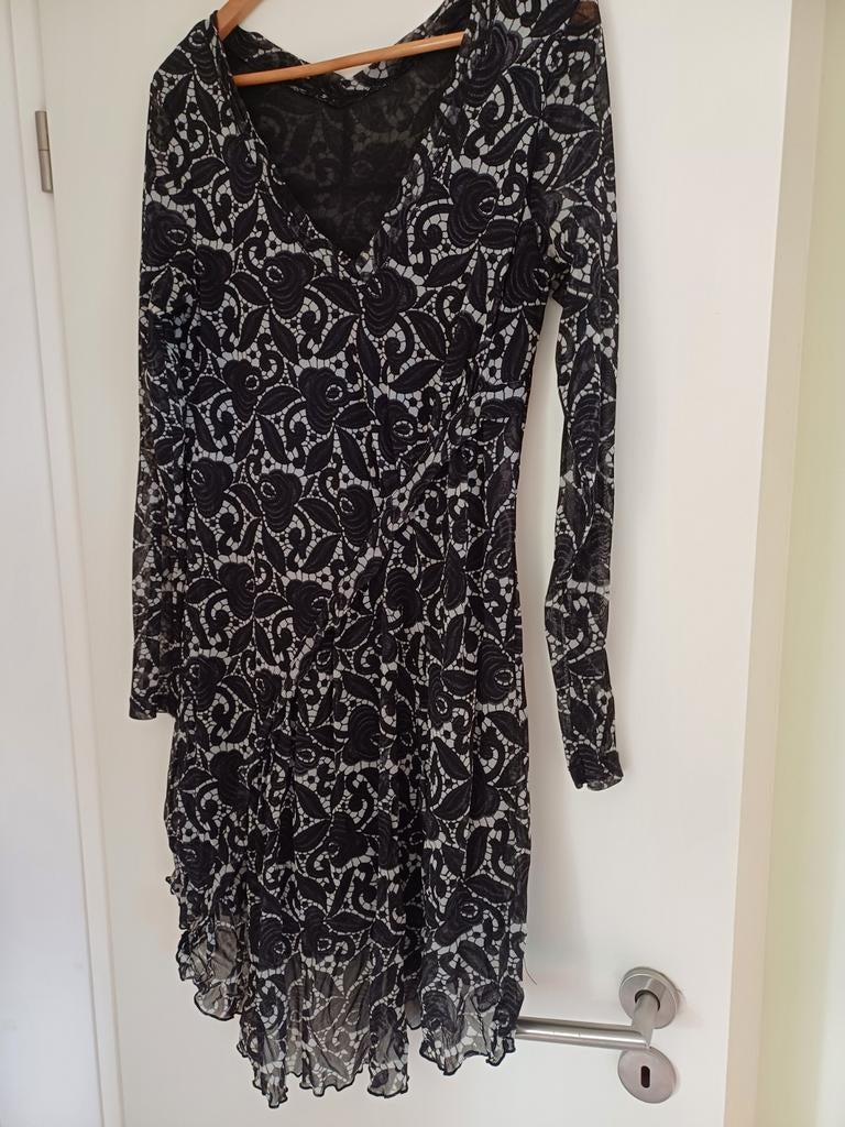 Zara jurk maat 38 nieuwstaat Zwart wit, Kleding | Dames, Maat 38/40 (M), Ophalen of Verzenden, Zo goed als nieuw, Knielengte