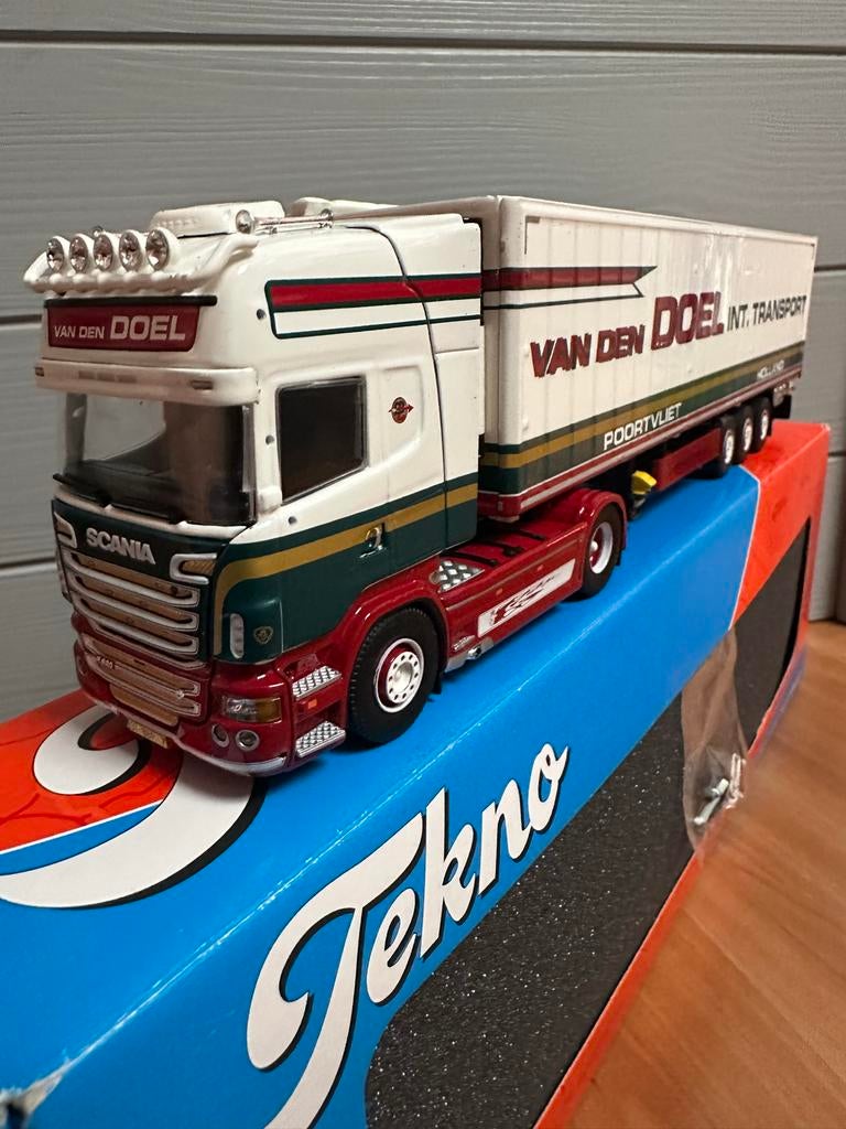 Tekno Scania R620 Van Den Doel Int. Transport, Hobby en Vrije tijd, Modelauto's | 1:50, Ophalen of Verzenden, Nieuw, Bus of Vrachtwagen