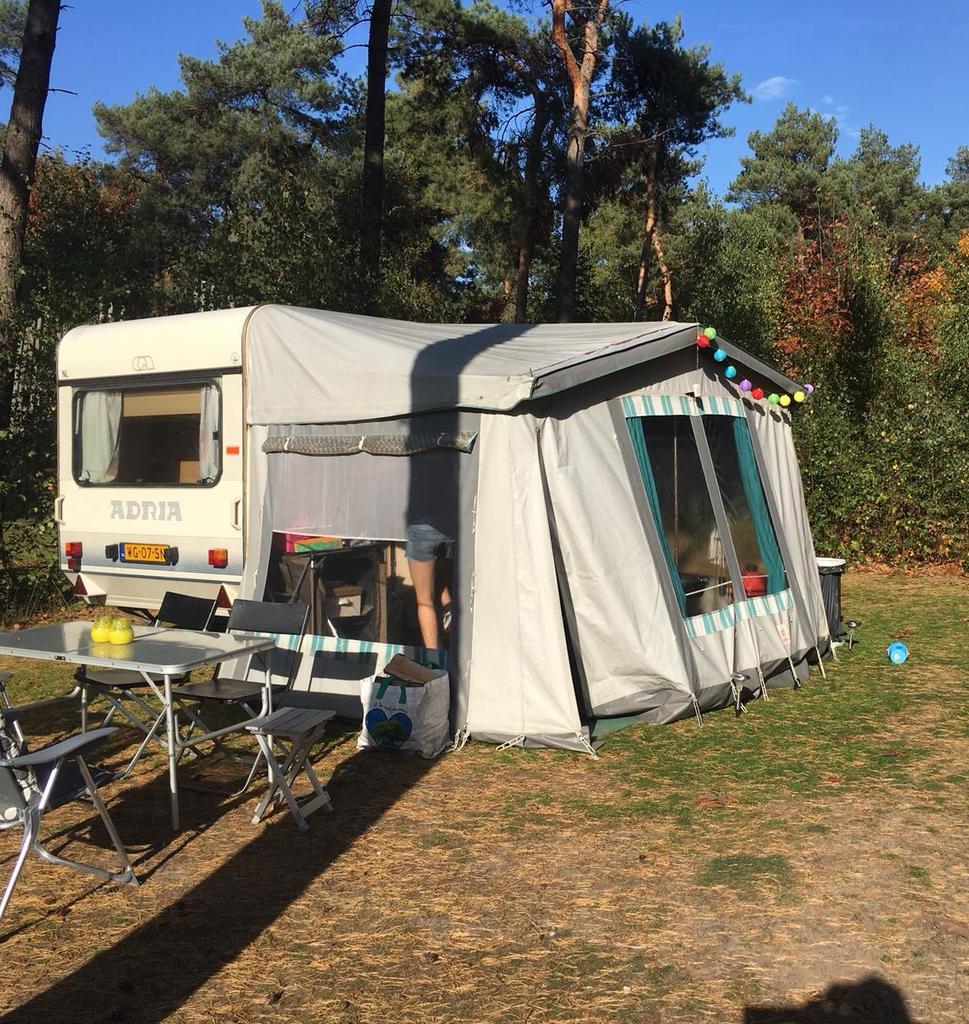 Adria Prima 4156 TD met voortent en luifel, vast bed, Caravans en Kamperen, Caravans, Vast bed, Treinzit, Particulier, Adria