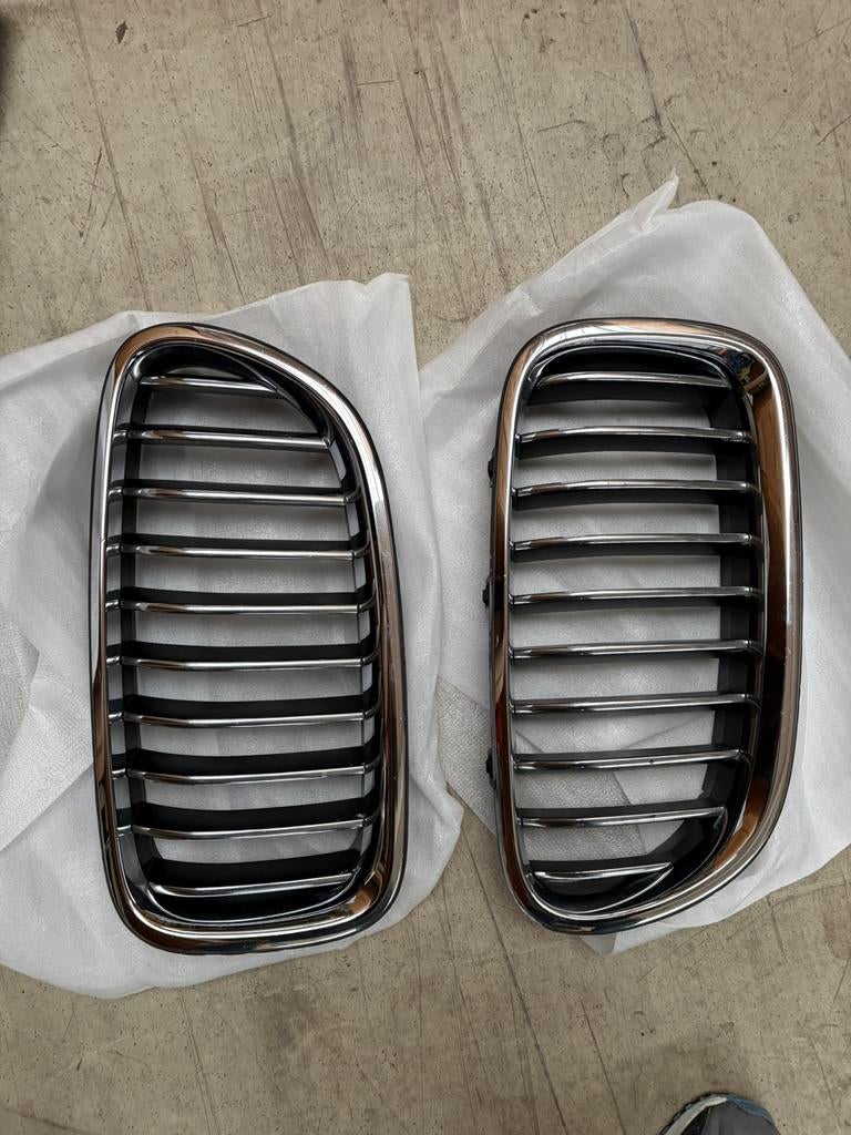 Orginele grill/nieren BMW F10/F11 in nieuwstaat, Ophalen of Verzenden, Nieuw, BMW, Motorkap