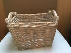 Rieten mand met houten handvatten, Huis en Inrichting, Woonaccessoires | Schalen en Manden, Mand, Ophalen of Verzenden, Zo goed als nieuw