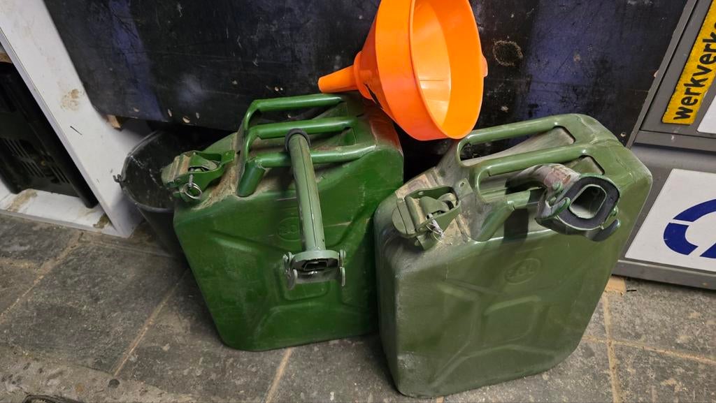2 gebruikte diesel jerrycans 20 liter, Ophalen of Verzenden