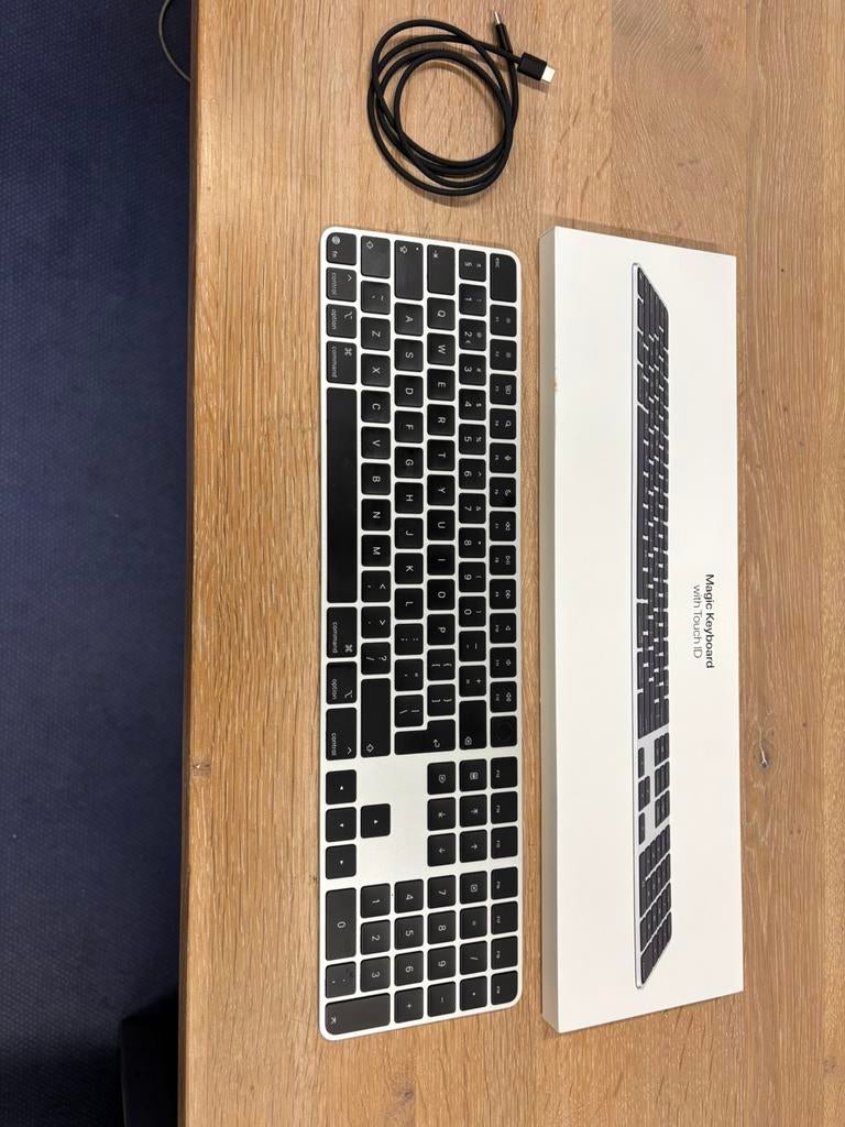 Apple Magic Keyboard (2024) zwart, Ophalen of Verzenden, Zo goed als nieuw
