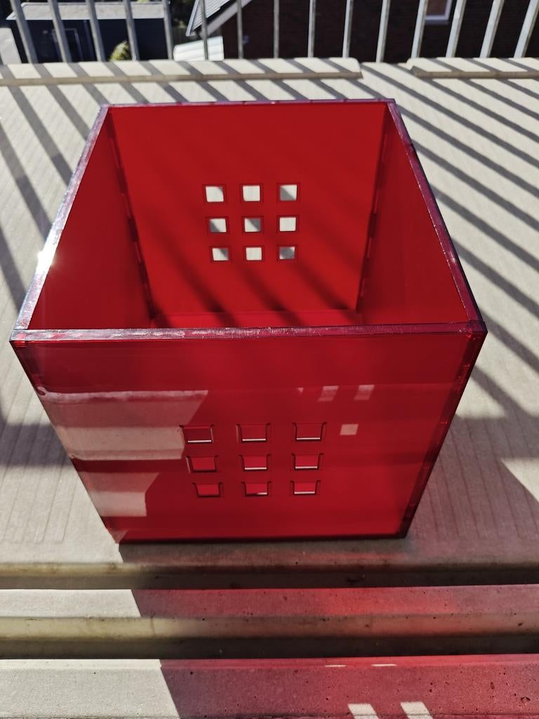 Rode vierkante kunststof schaal/mand, Huis en Inrichting, Kunststof, Schaal, Vierkant, Ophalen of Verzenden