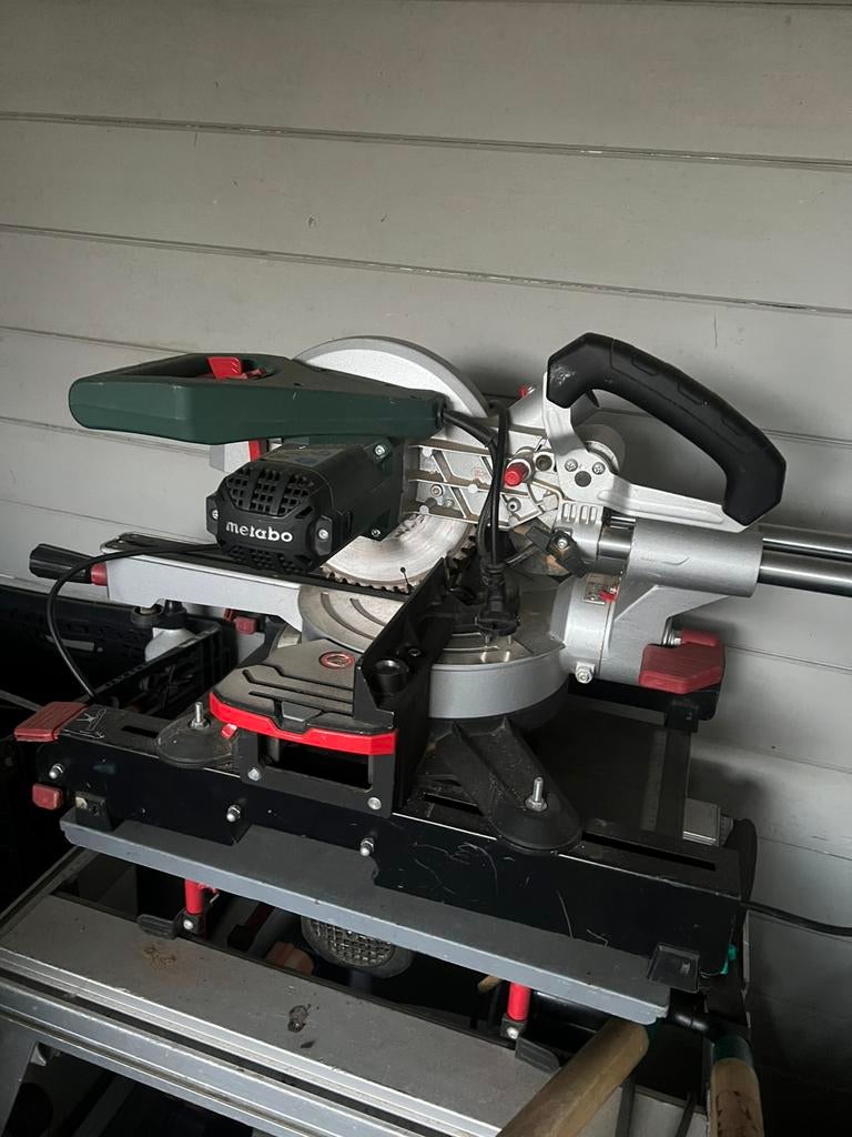 Zaagmachine metabo kgs 216 m met onderstel, Doe-het-zelf en Verbouw, Gereedschap | Zaagmachines, Cirkelzaag, Ophalen of Verzenden