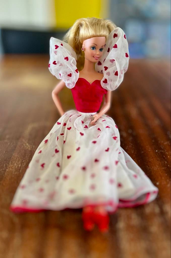 Vintage Barbie in hartjesjurk, Ophalen of Verzenden, Gebruikt, Barbie