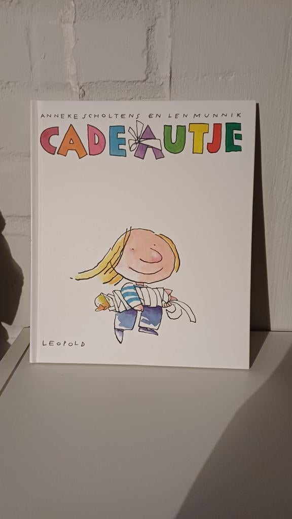 Cadeautje - Anneke Scholtens & Len Munnik, Boeken, Ophalen of Verzenden, Zo goed als nieuw, Anneke Scholtens en Len Munnik, 3 tot 4 jaar