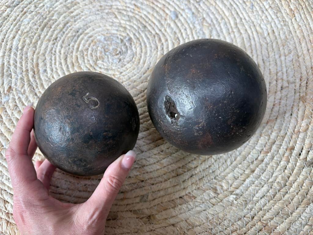 Antieke kanonskogels bodemvondst granaat curiosa gietijzer, Verzamelen, Militaria | Algemeen, Ophalen of Verzenden, Landmacht