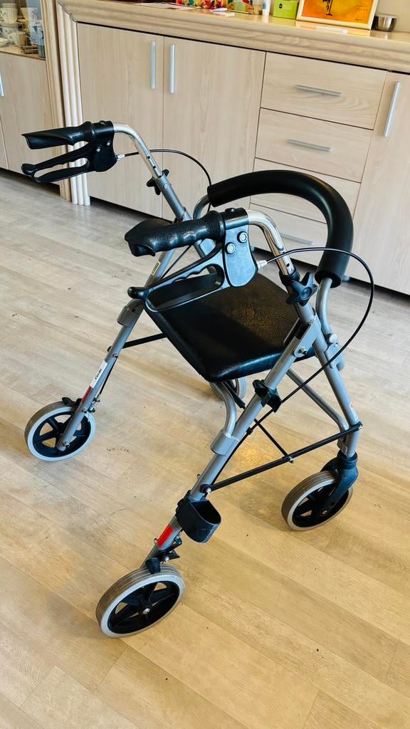 Zo goed als Nieuw Rollator, Ophalen, Opvouwbaar, Zo goed als nieuw
