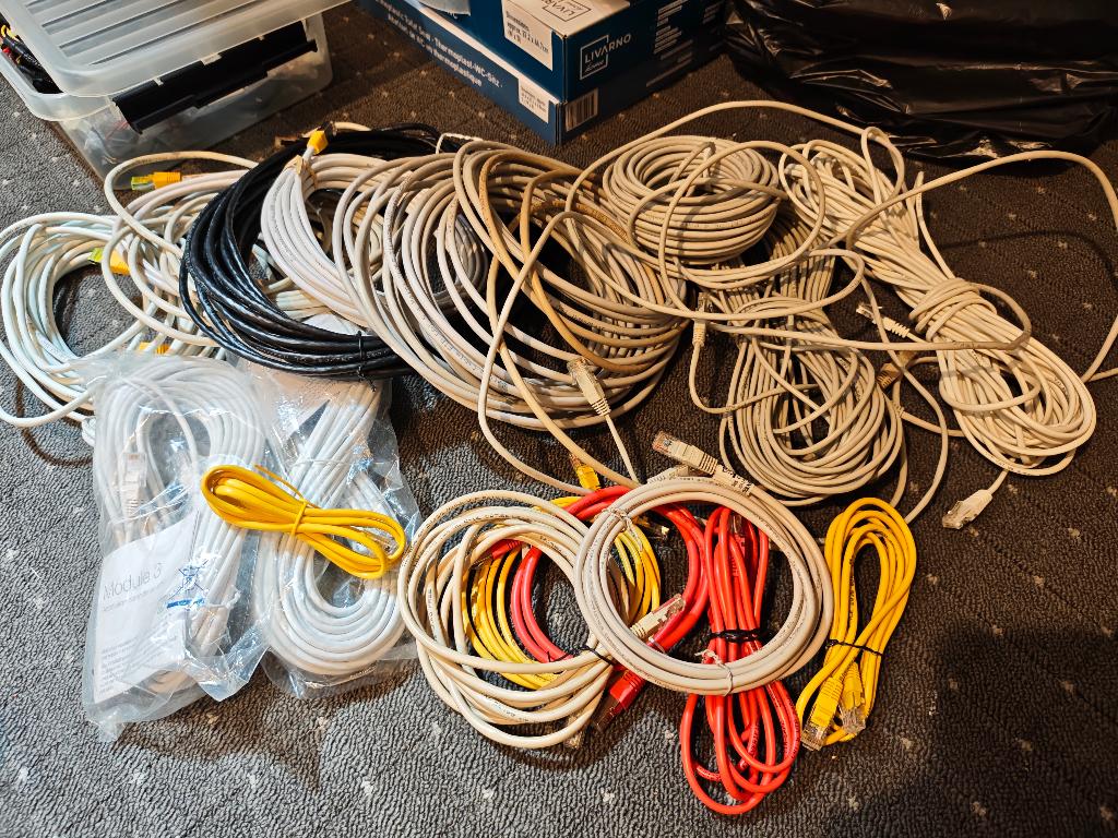 UTP netwerk kabels (meeste cat 5e), Ophalen of Verzenden, Zo goed als nieuw