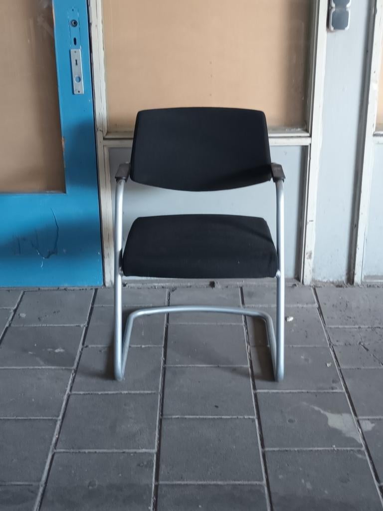 Vergaderstoel - Zwart met metalen frame, Ophalen, Gebruikt, Modern zakelijk, Zwart