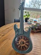 Klok in de vorm van een gitaar, Ophalen, Zo goed als nieuw, Analoog, Wekker of Tafelklok