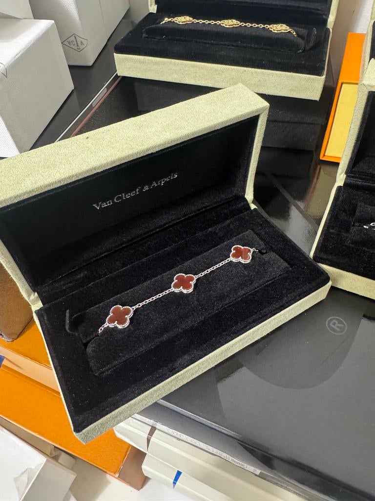 Van Cleef Bracelet Bordeaux, Sieraden, Tassen en Uiterlijk, Armbanden, Ophalen of Verzenden, Nieuw, Rood