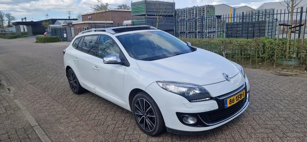 Renault Mégane 1.5 DCI BOSE! Estate 2012 Wit ORGINAL LACK!!!, Auto's, Voorwielaandrijving, Euro 5, Zwart, 4 cilinders
