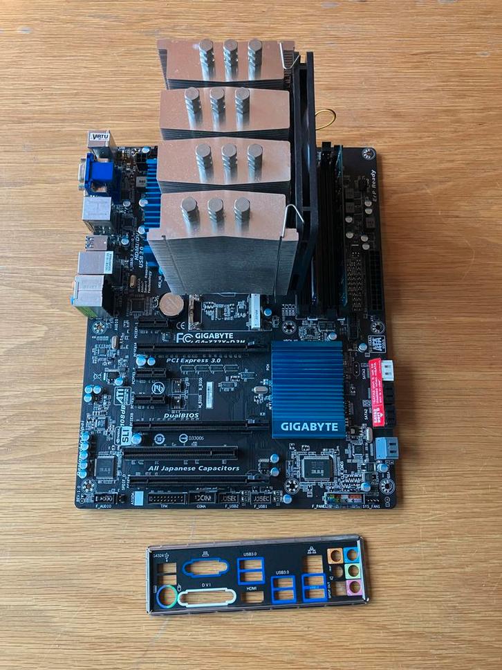 Gigabyte GA-Z77X-D3H met Intel i5 3570K en 8GB RAM, Computers en Software, Moederborden, Gebruikt, Intel, DDR3, Ophalen of Verzenden