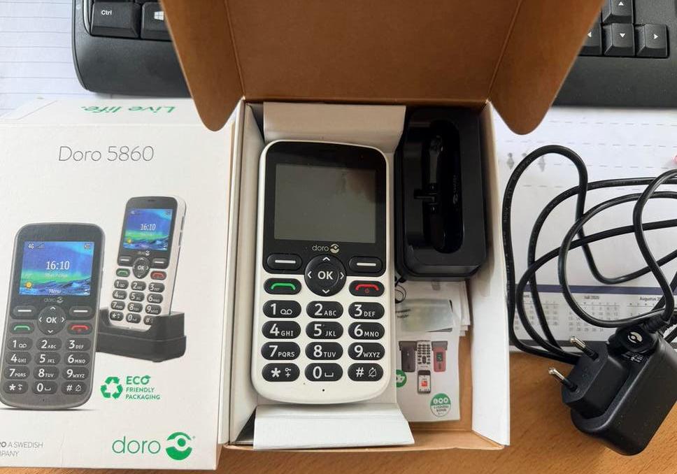 Doro 5860 Seniorentelefoon GSM, Telecommunicatie, Mobiele telefoons | Overige merken, Ophalen, Nieuw, Minder dan 3 megapixel, Klassiek of Candybar
