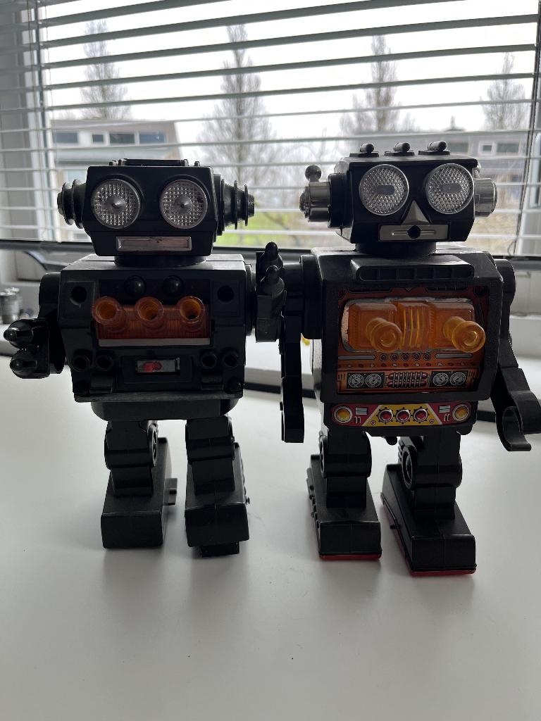 Twee robots made in Japan, Ophalen of Verzenden