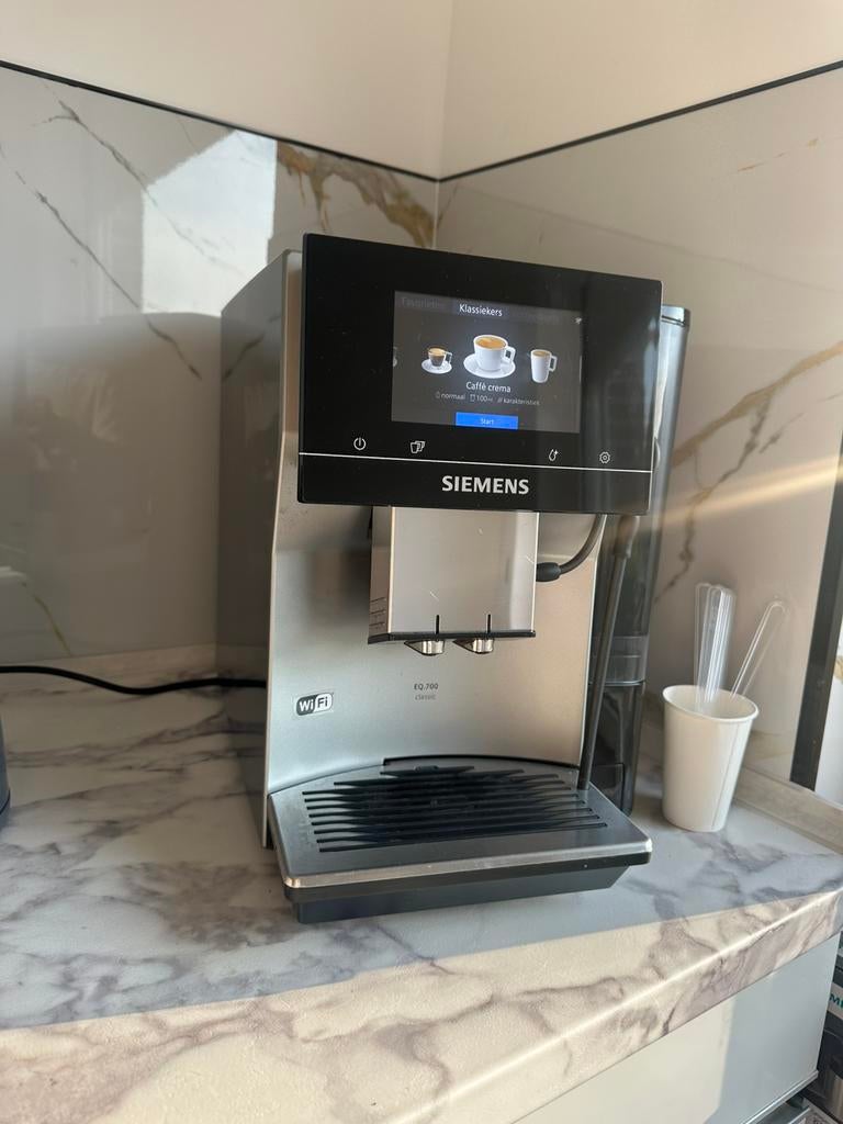 Siemens eq700 koffiemachine 1,5jaar met wifi en alle dranken, Witgoed en Apparatuur, Koffiezetapparaten, 10 kopjes of meer, Ophalen of Verzenden