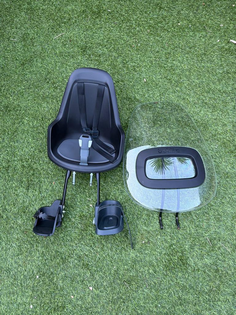 Bobike Fietszitje met windscherm en helm (maat XS), Ophalen, Zo goed als nieuw, Voorzitje, Voetsteuntjes