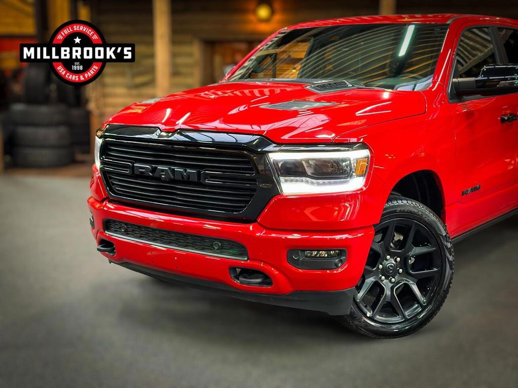 Dodge Ram 1500 5.7 V8 4x4 Crew Cab 5'7 Laramie Night primium, Auto's, Automaat, 8 cilinders, 5654 cc, 4 stoelen