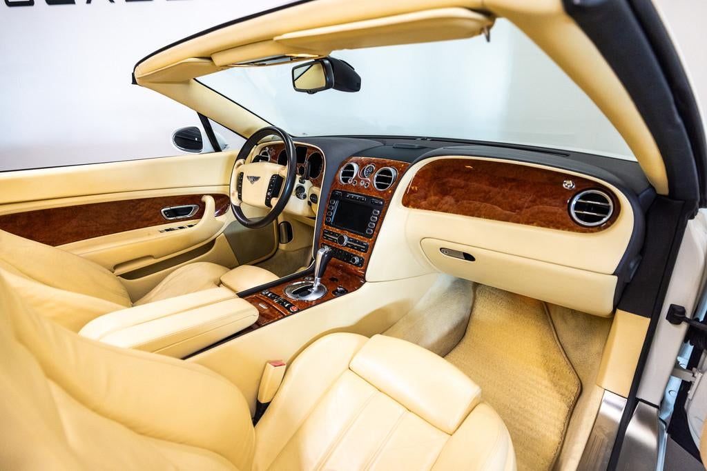 Bentley Continental GTC 6.0 W12 Btw auto, Fiscale waarde €, Auto's, Automaat, Gebruikt, Beige, Wit