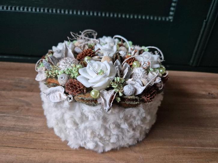 Kunst taartje met bloemen, Huis en Inrichting, Woonaccessoires | Kunstplanten en Kunstbloemen, Zo goed als nieuw, Binnen, Ophalen of Verzenden