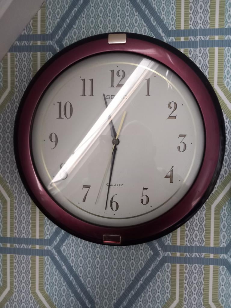 Seiko Quartz Wandklok - Roodbruin Metallic, Ophalen of Verzenden