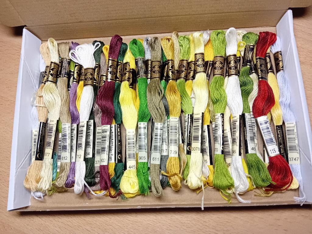 40 verschillende strengen DMC Mouline borduurgaren (05)., Hobby en Vrije tijd, Borduren en Borduurmachines, Verzenden, Nieuw, Handborduren