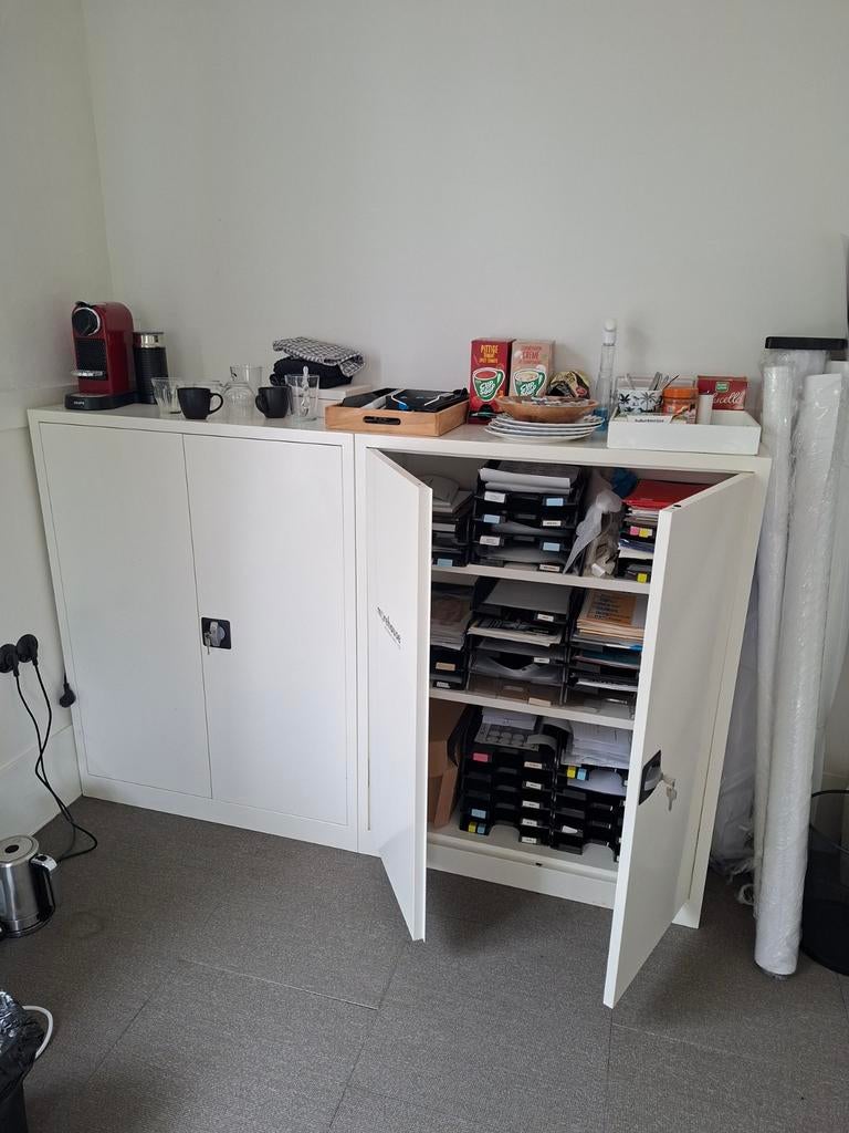 Kantoor kast, metaal, wit.hoogte:120 cm, breedt92 cm diep 42, Huis en Inrichting, Kasten | Roldeurkasten en Archiefkasten, Ophalen