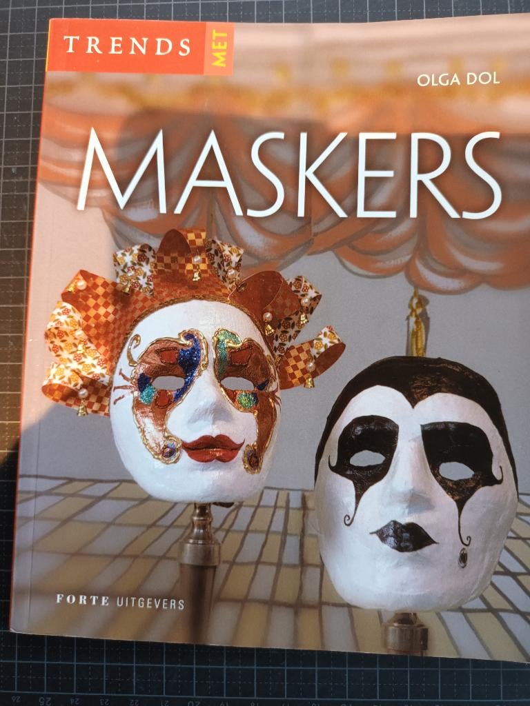 Boekje 'Trends met Maskers', Ophalen of Verzenden, Zo goed als nieuw, Overige onderwerpen, Olga Dol