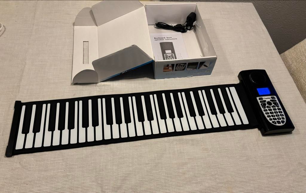 Roll up piano mat, als nieuw, incl gebruiksaanwijzing, Muziek en Instrumenten, Keyboards, Overige merken, 61 toetsen, Midi-aansluiting