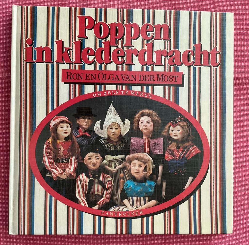 Boek Poppen in klederdracht, Ophalen of Verzenden, Overige typen