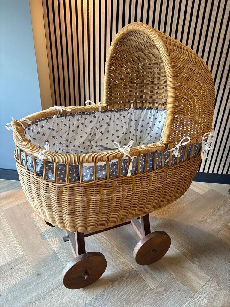 Gevlochten rieten babywieg uit de jaren 70, Ophalen, Gebruikt, Wieg