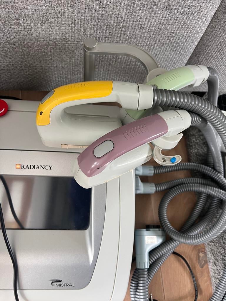 Radiance Mistral laser z.g.a.n 3 koppen en tatoe verwijder, Ophalen, Usa, Info@radiance.com, Radiance