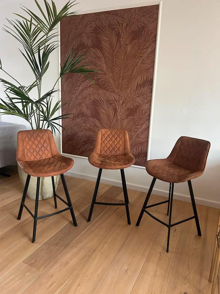 Set van 3 bruine barkrukken met metalen onderstel, Huis en Inrichting, Barkrukken, Gebruikt, 90 cm of meer, Metaal, 3 krukken