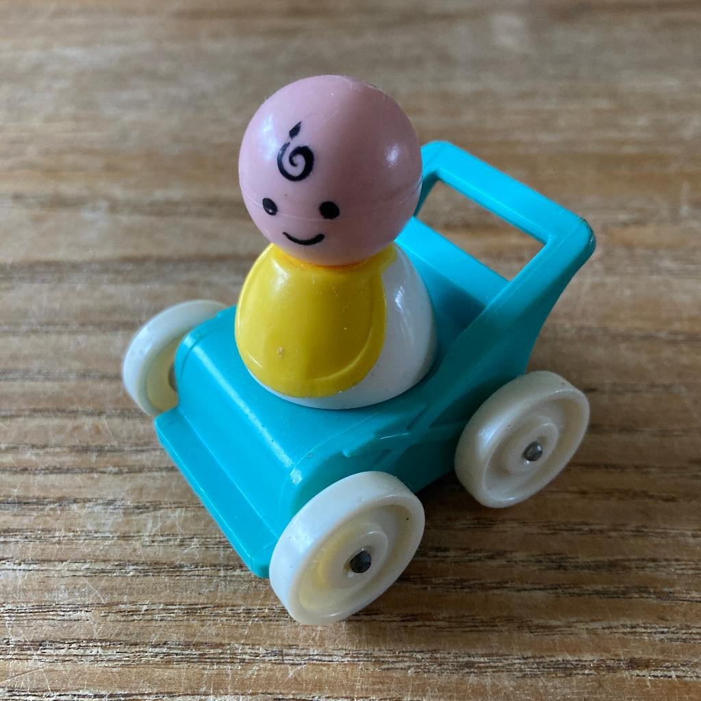 Vintage Fisher Price baby in kinderwagen - little people, Ophalen of Verzenden, Zo goed als nieuw, Speelset