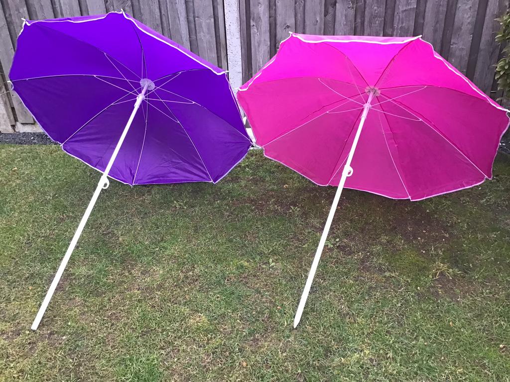 Parasols 2 stuks 10 euro., Tuin en Terras, Parasols, Ophalen, Gebruikt, Minder dan 1 meter, Parasolvoet